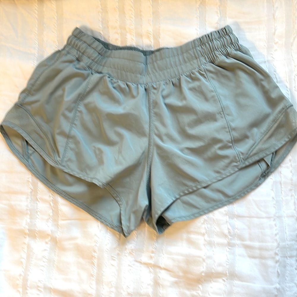 Lululemon hotty hot 2.5 sage green running shorts